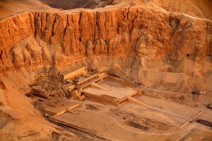 Excursion à Louxor une journée vallée des rois temple d’Hatshepsout, Colosses de Memnon - privée