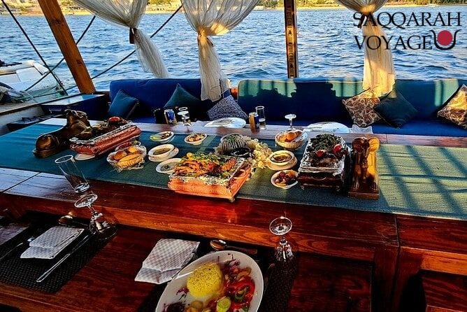 Déjeuner à bord d’une croisière traditionnelle sur le Nil