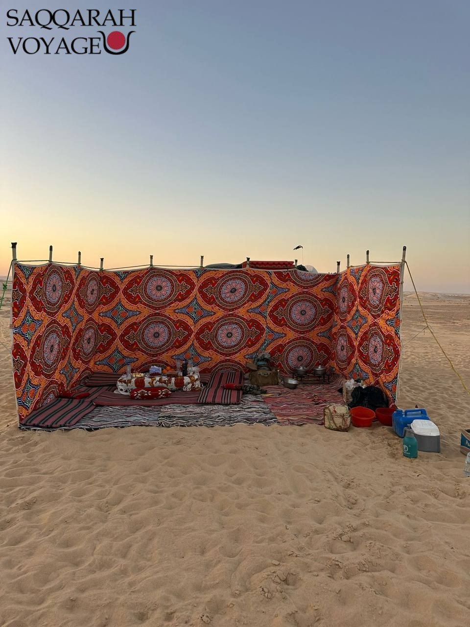 Nuit sous tente dans le Désert Blanc Égypte : sécurité et expérience authentique